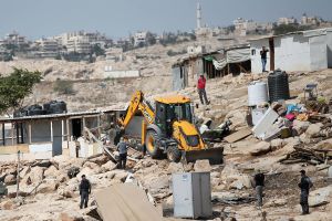 السلطات الإسرائيلية تهدم 5 منازل لفلسطينيين في النقب
