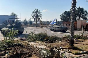 الأمم المتحدة تحذر من عواقب مدمّرة في رفح بينما تسيطر قوات الاحتلال على المعبر