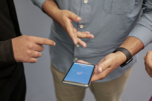 الأونروا تطلق تطبيقا تفاعليا ثنائي اللغة لخدمات تسجيل اللاجئين