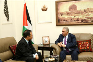 سفير فلسطين يطلع نظيره الصيني على الوضع بمخيمات اللاجئين في لبنان
