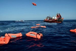 غرق قارب مهاجرين قبال سواحل اليونان يقل فلسطينيين