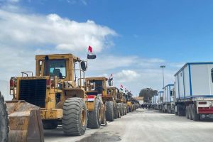 دخول مساعدات إلى غزة مع استمرار الجهود لإنقاذ اتفاق وقف إطلاق النار