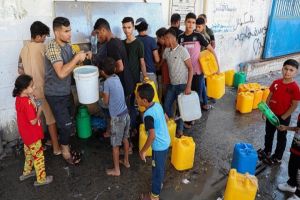 منظمة الصحة العالمية: سكان غزة يشربون مياه الصرف الصحي