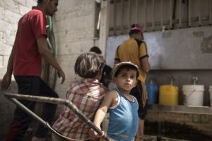 مسؤول بالأونروا: الوضع الإنساني في غزة يزداد سوءا