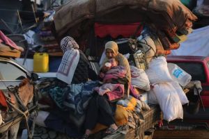 Mass Displacement from Gaza City’s Northeast Begins as Israeli Attacks Intensify