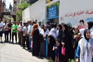 اعتصام في مخيم عين الحلوة احتجاجًا على تأخير وتقليص مساعدات الأونروا