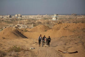 نصف مليون فلسطيني يعودون إلى غزة وسط دمار هائل