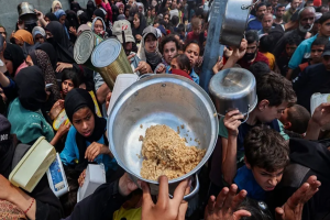 إسرائيل تمنع إدخال أكثر من 350 صنفًا من الأغذية الأساسية إلى غزة