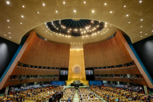 الأمم المتحدة تعتمد قرارًا يمنع التهجير وتجويع المدنيين في غزة