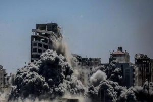 غارات جوية وقصف مدفعي إسرائيلي يستهدفان وسط وجنوب قطاع غزة