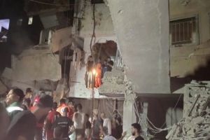إسرائيل تستمر باستهداف مخيمات اللاجئين الفلسطينيين في لبنان على غرار استهداف مخيمات غزة