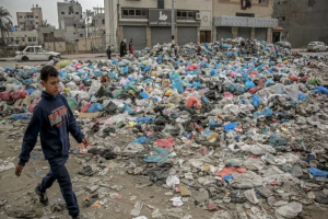 تفشي الأمراض الجلدية والتسمم الغذائي في غزة نتيجة الجرذان والبكتيريا