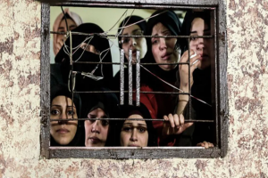 مركز حقوقي: الاحتلال يقتل امرأة فلسطينية كل ساعة في غزة