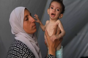وفاة رضيعين في غزة بسبب الجوع ونقص الحليب وسط  تفاقم الأزمة الإنسانية
