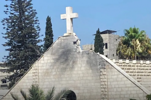 هجوم إسرائيلي على كنيسة كاثوليكية في غزة يخلّف قتلى وجرحى