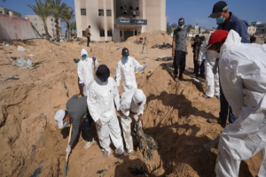 منظمة العفو الدولية تدعو إلى تحقيقات مستقلة بشأن المقابر الجماعية في غزة