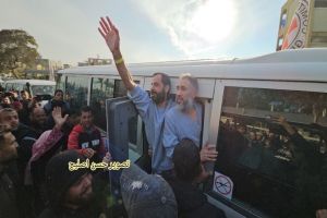 إسرائيل تطلق سراح 200 أسير فلسطيني ضمن الدفعة الثانية من صفقة تبادل الأسرى