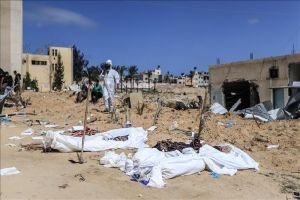 الغارديان: خطر الأمراض يهدد حياة آلاف الغزيين ما لم يُتخذ إجراء عاجل