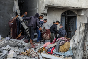 Airstrike on Khan Younis Home Kills 5 Palestinians as Israel’s Genocidal War on Gaza Goes Unabated