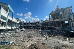 مجزرة جديدة في قصف مدرسة للأونروا تؤوي نازحين.. والوكالة تنعى 6 من موظفيها