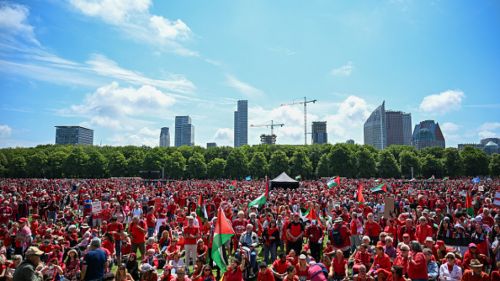 عشرات الآلاف يتظاهرون في لاهاي رفضًا للإبادة الجماعية في غزة