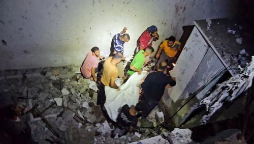 30 شهيدًا وعشرات الإصابات في قصف إسرائيلي على مدرسة تؤوي نازحين بالنصيرات