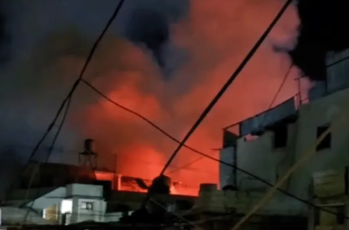 مقتل 13 في غارة إسرائيلية استهدفت مخيم عين الحلوة الفلسطيني في جنوب لبنان