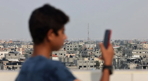 الاحتلال الإسرائيلي يعزل غزة رقميًا بقطع كامل للاتصالات والإنترنت