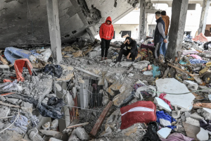 Israeli Airstrikes on Central Gaza Result in Multiple Fatalities