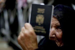 مصر: منح اللاجئين الفلسطينيين وثيقة السفر بـ165 جنيها