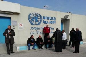متقاعدون من الأونروا في الأردن يطالبون بإنصافهم