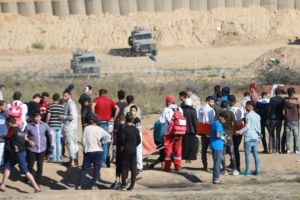 الجيش الإسرائيلي يصيب 74 فلسطينيًا بمسيرة العودة شرقي قطاع غزة