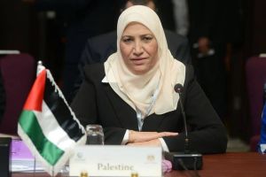 وزيرة فلسطينية تبحث مع الأونروا تنفيذ مشاريع تخدم نساء المخيمات