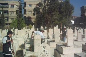 مصادر: قوات روسية سورية تنتهك حرمة الأموات في مقبرة اليرموك