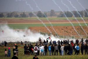 الجيش الإسرائيلي يصيب 56 مشاركًا بمسيرة العودة بغزة الجمعة