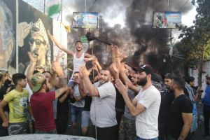 الإضراب يسود المخيمات الفلسطينية بلبنان وتفنيد لتطمينات وزير العمل