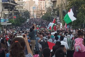 لاجئو لبنان يستعدون لجمعة غضب ثالثة بعد مسيرة حاشدة في صيدا