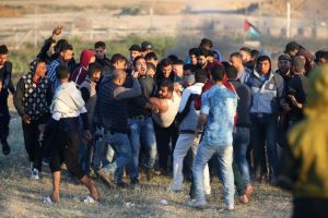 شهيد فلسطيني متأثرًا بإصابته برصاص إسرائيلي خلال مسيرة العودة بغزة