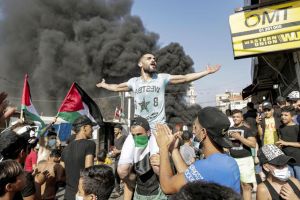 تضامن واسع مع اللاجئين الفلسطينيين في لبنان ضد قرارات وزارة العمل