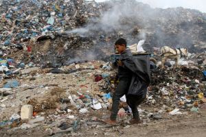 Starved Refugees in Gaza Sifting through Trash for Food, UN Head Warns