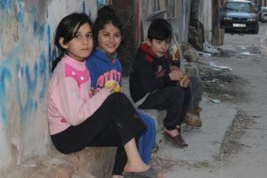 بسبب نقص التمويل.. الأونروا واللاجئون بالأردن على أبواب أزمة خانقة