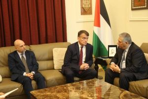 UN Delegation Calls Attention to Squalid Condition of Palestinian Refugees in Lebanon Camp