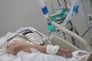 Palestinian Doctor Succumbs to Coronavirus Abroad