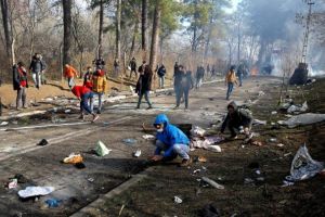 Clashes Burst Out Between Palestinian and African Migrants on Over-Crowded Greek Island