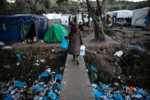 فلسطينيون من بين 196 لاجئًا يضربون عن الطعام في مخيم باليونان