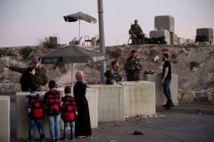 Foreign Ministry: Israel Discriminates against Palestinian Travelers from East Jerusalem