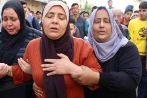 جيش الاحتلال يقتل طفلًا ويصيب 4 شبان بمخيم الفوار بالضفة الغربية
