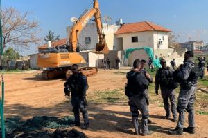 السلطات الإسرائيلية تهدم منازل لفلسطينيين تأوي 100 فرد في اللد