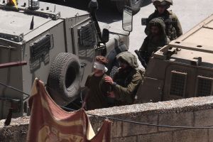 مستعربون يختطفون فلسطينيًا من 