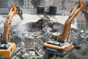 سلطات الاحتلال تخطر بهدم ووقف العمل بـ5 منازل فلسطينية